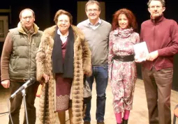 Da sinistra Mario Berardo,   Ilia Piperno, Marco Gallo, la bibliotecaria Rossella Picco e  e Fabrizio Dutto della casa editrice Araba Fenice 